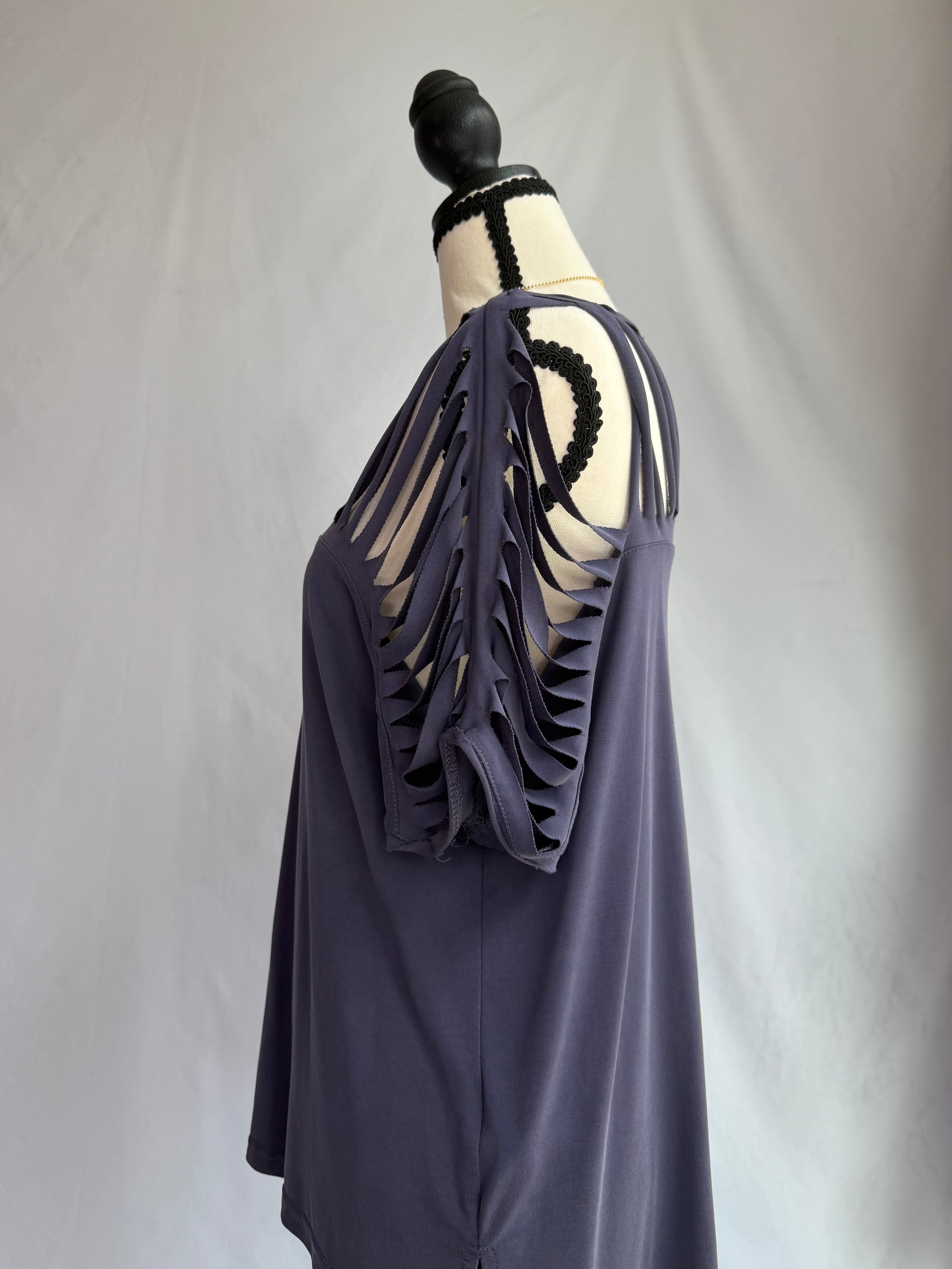 vintage grey cut out slit top ➶⊹₊