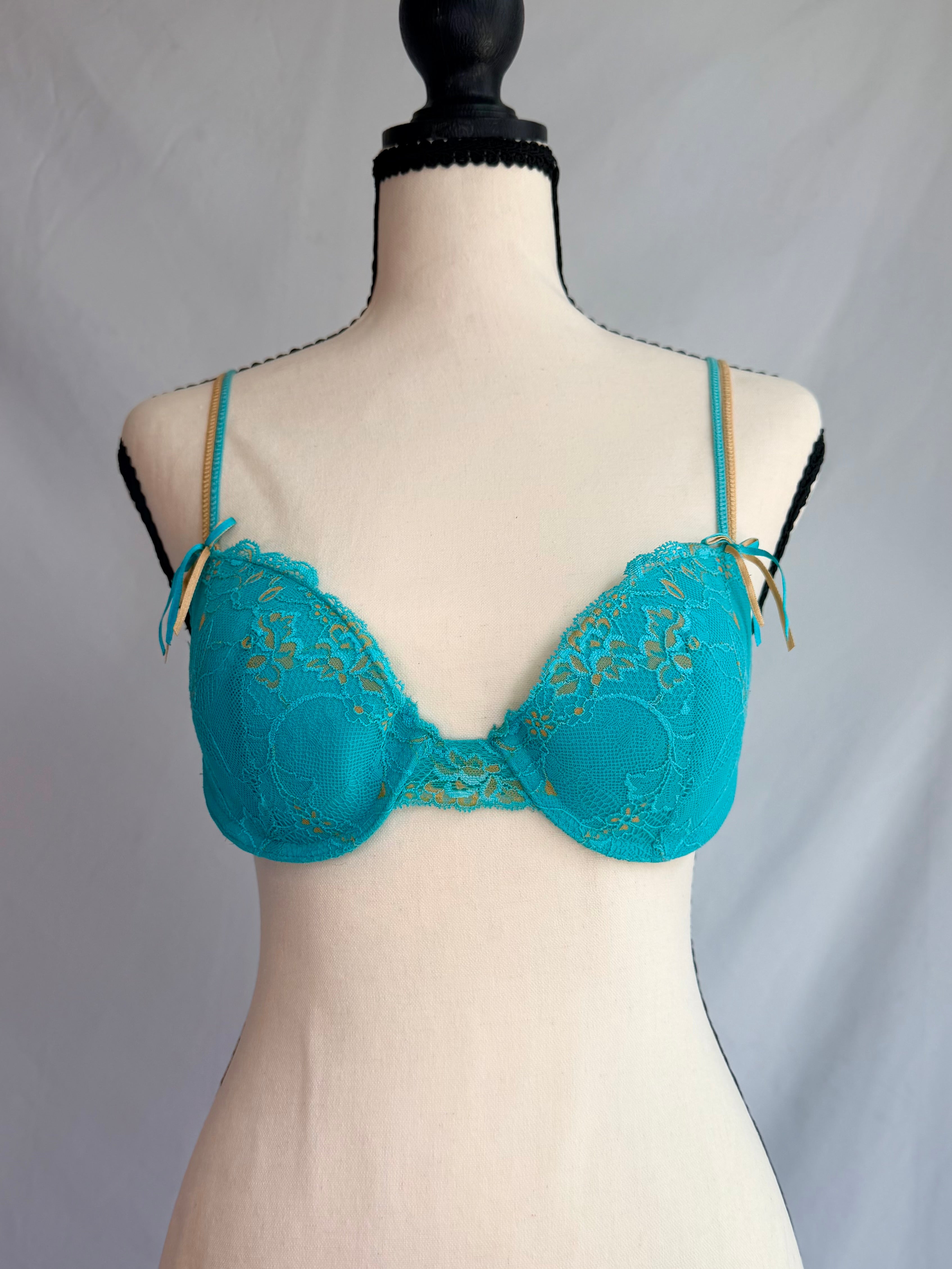 vintage teal lace bra ♡