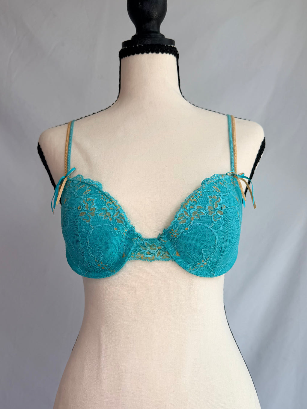 vintage teal lace bra ♡